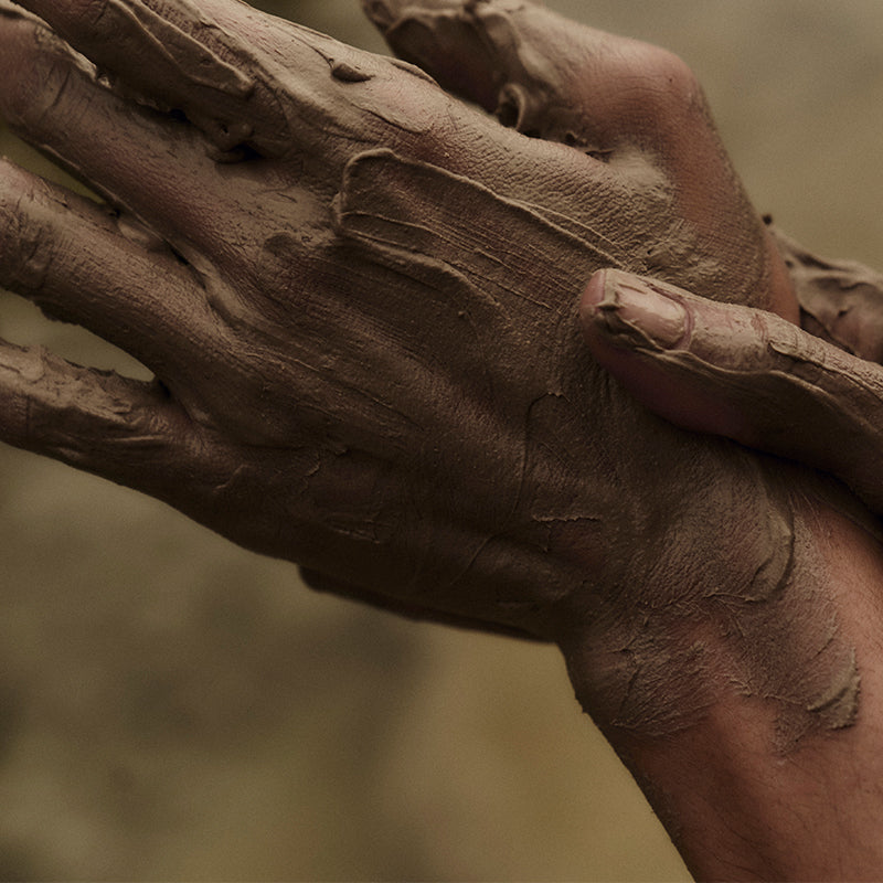 SOULT Body Mask &#39;Eternal Clay&#39; on hands